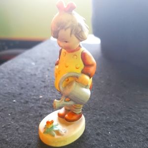 Hummel Little Gardener
